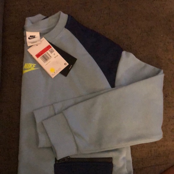 Nike Boys’ Cargo Pocket French Terry Crewneck Sweatshirt NWT - Picture 3 of 3